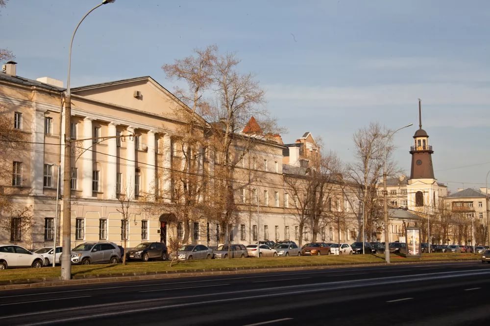 Хамовнические казармы в москве. Военный университет хамовники казармы. Хамовнические казармы комсомольский проспект. Казармы в хамовниках. Хамовнические казармы в москве.