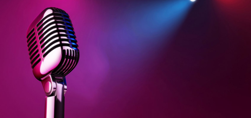Микрофон на стендап-вечере