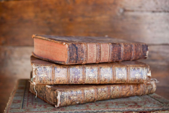 «Редкие книги в вопросах и ответах». Разговор о старинных книгах с хранителем в «Некрасовке»