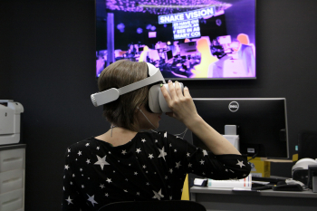  «VR-  , , , »