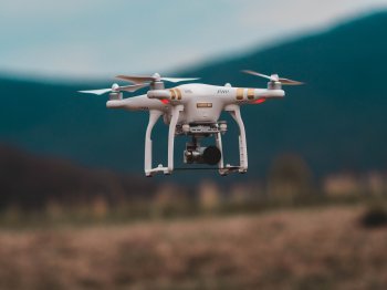 Бесплатный урок по пилотированию дрона от Skillbox