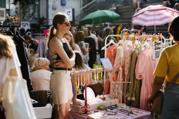 �������-������